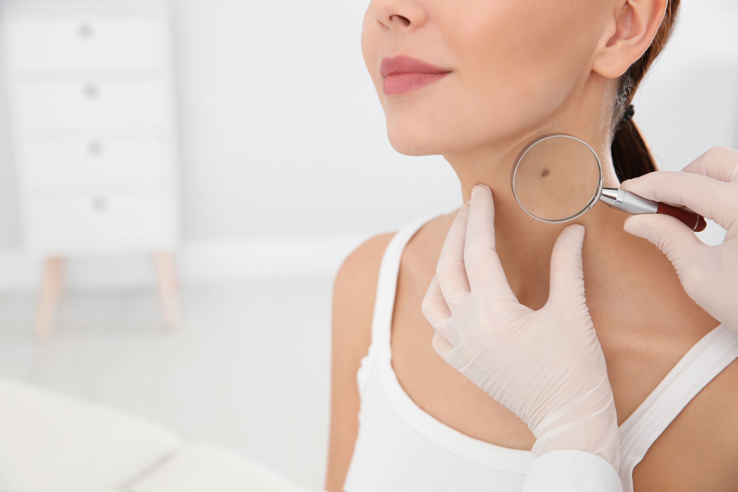 Clinical assessment of a small skin lesion before removal